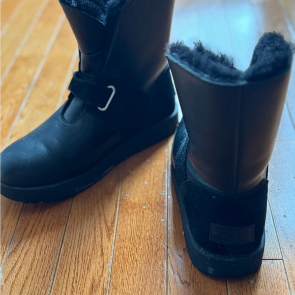 UGG Isley Black Waterproof Boots - Picture 4 of 9
